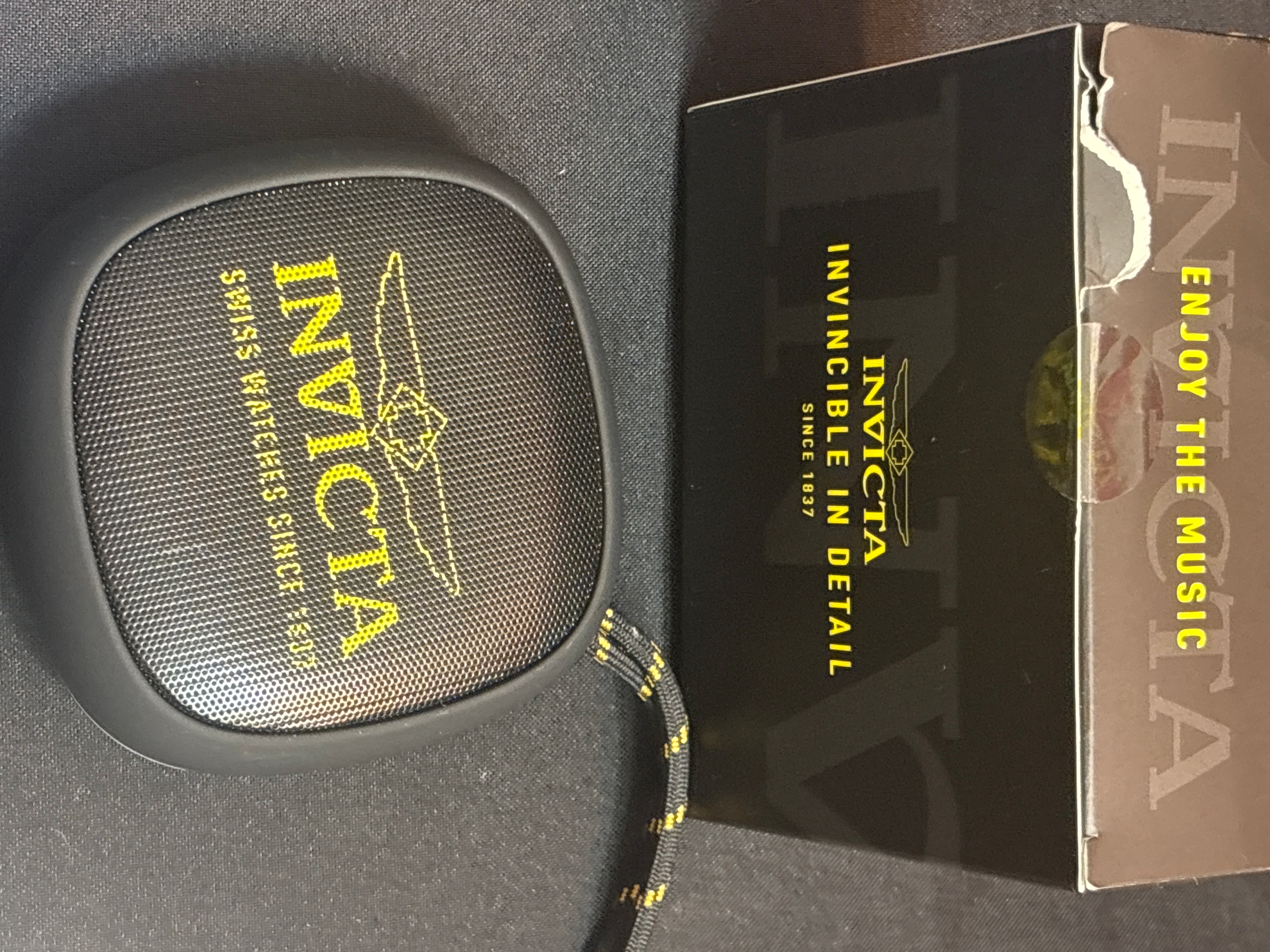 Rechargeable bluetooth speaker (LOUD)