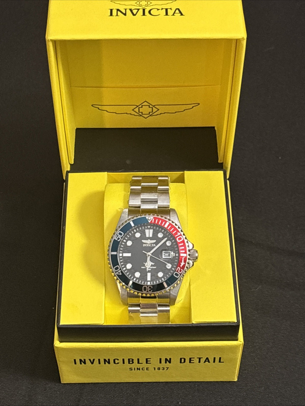 Invictas Popular Green/red Pro Div 44708 43mm Mens Watch On SS Band