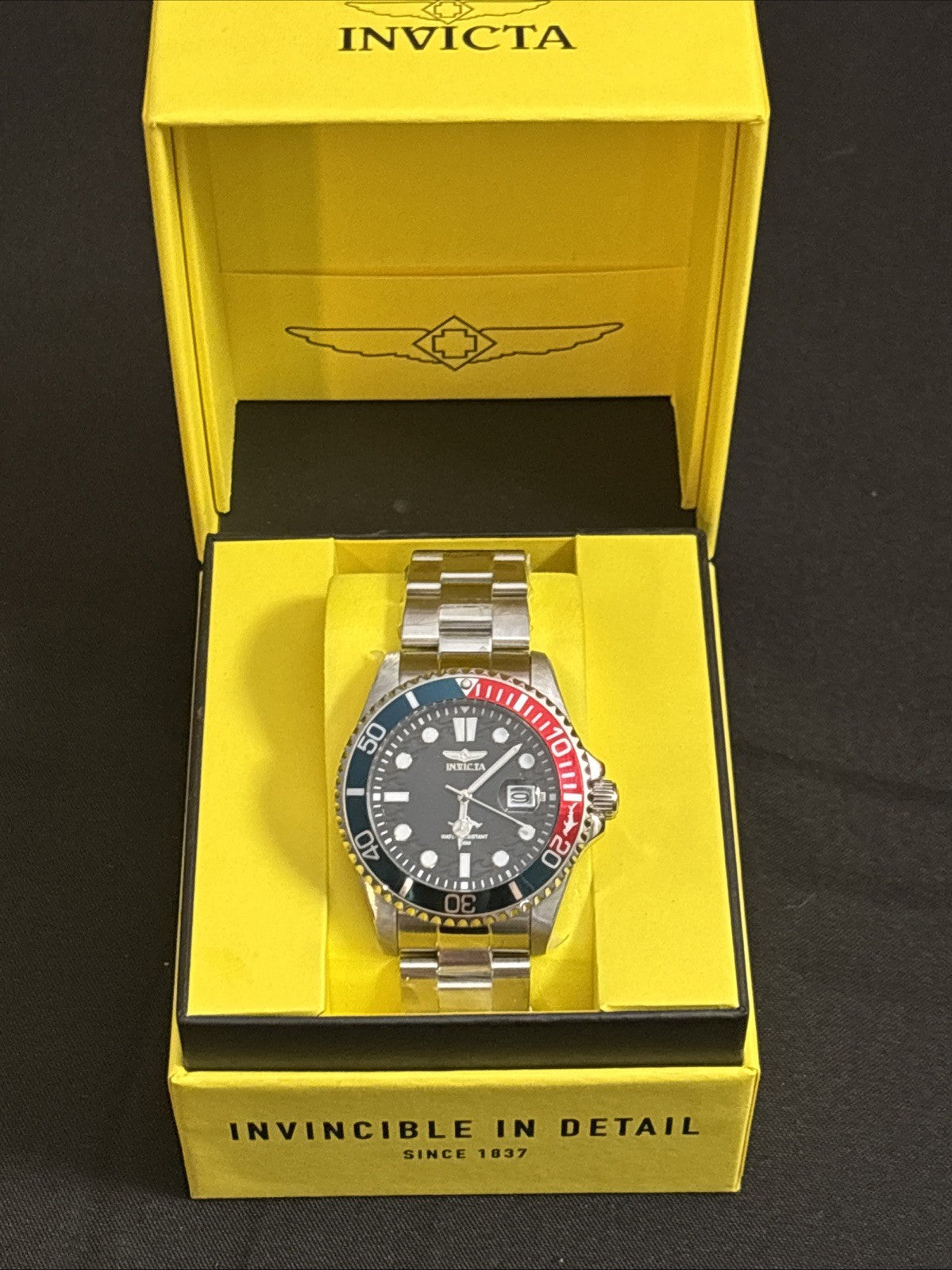 Invictas Popular Green/red Pro Div 44708 43mm Mens Watch On SS Band