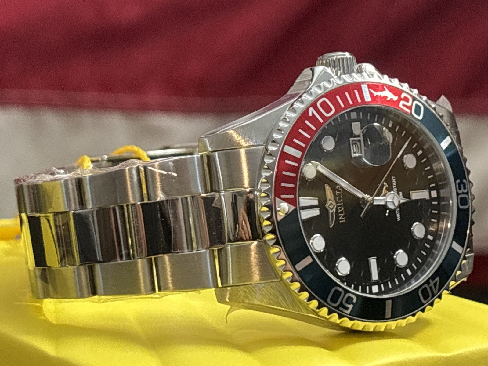 Invictas Popular Green/red Pro Div 44708 43mm Mens Watch On SS Band