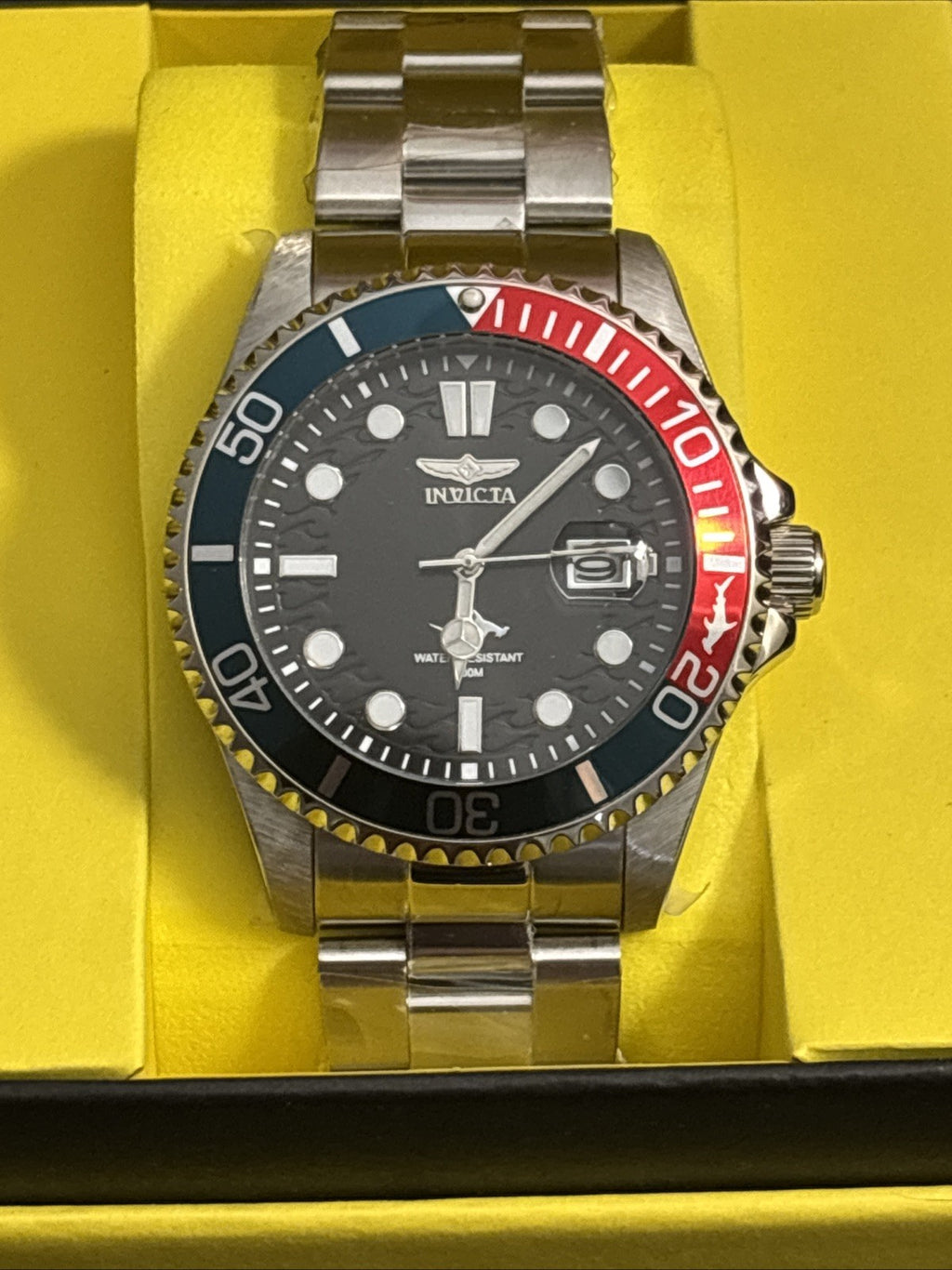 Invictas Popular Green/red Pro Div 44708 43mm Mens Watch On SS Band
