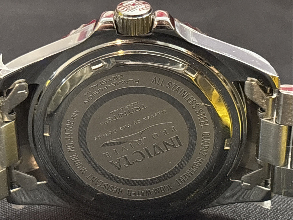 Invictas Popular Green/red Pro Div 44708 43mm Mens Watch On SS Band