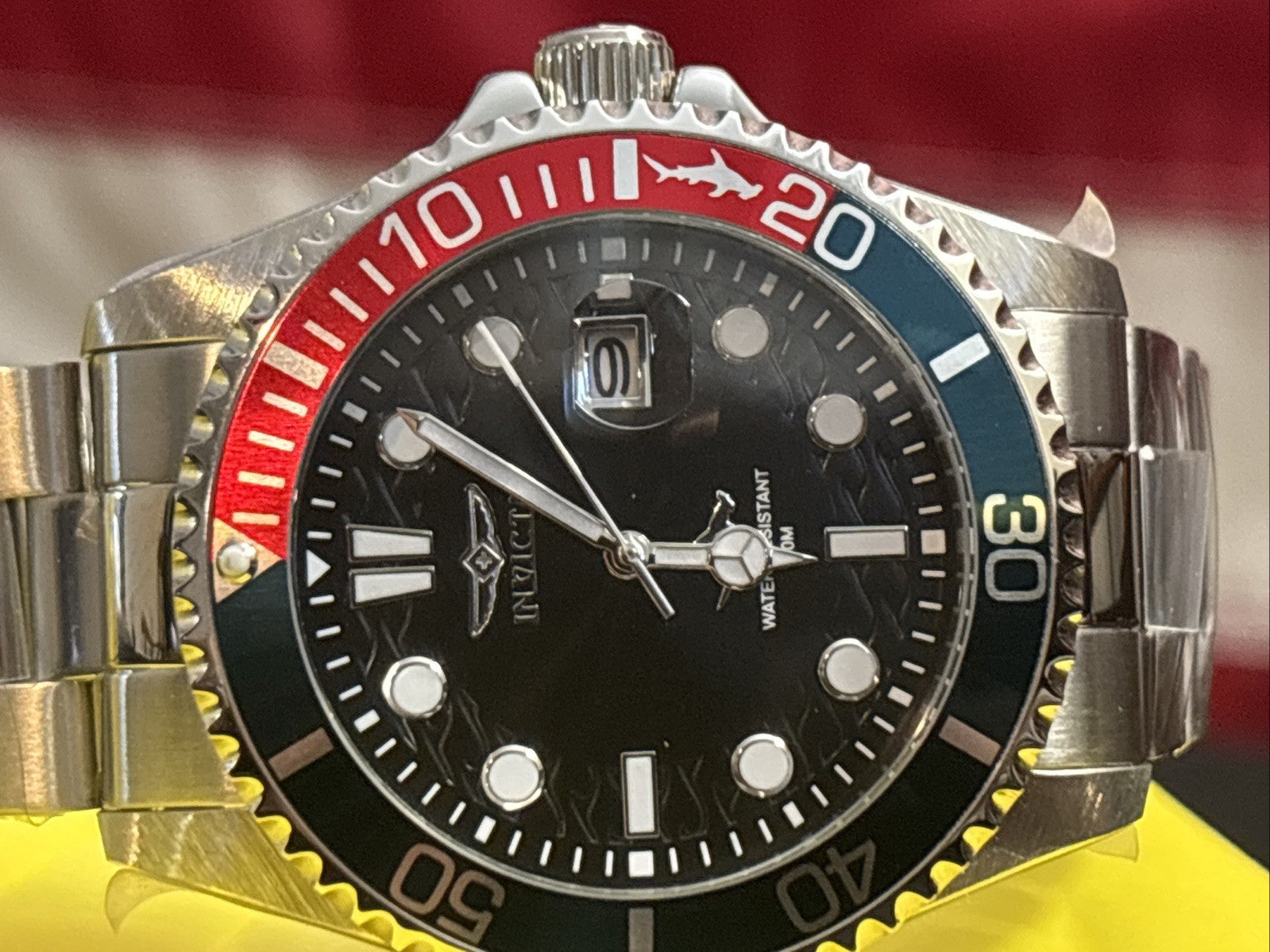 Invictas Popular Green/red Pro Div 44708 43mm Mens Watch On SS Band