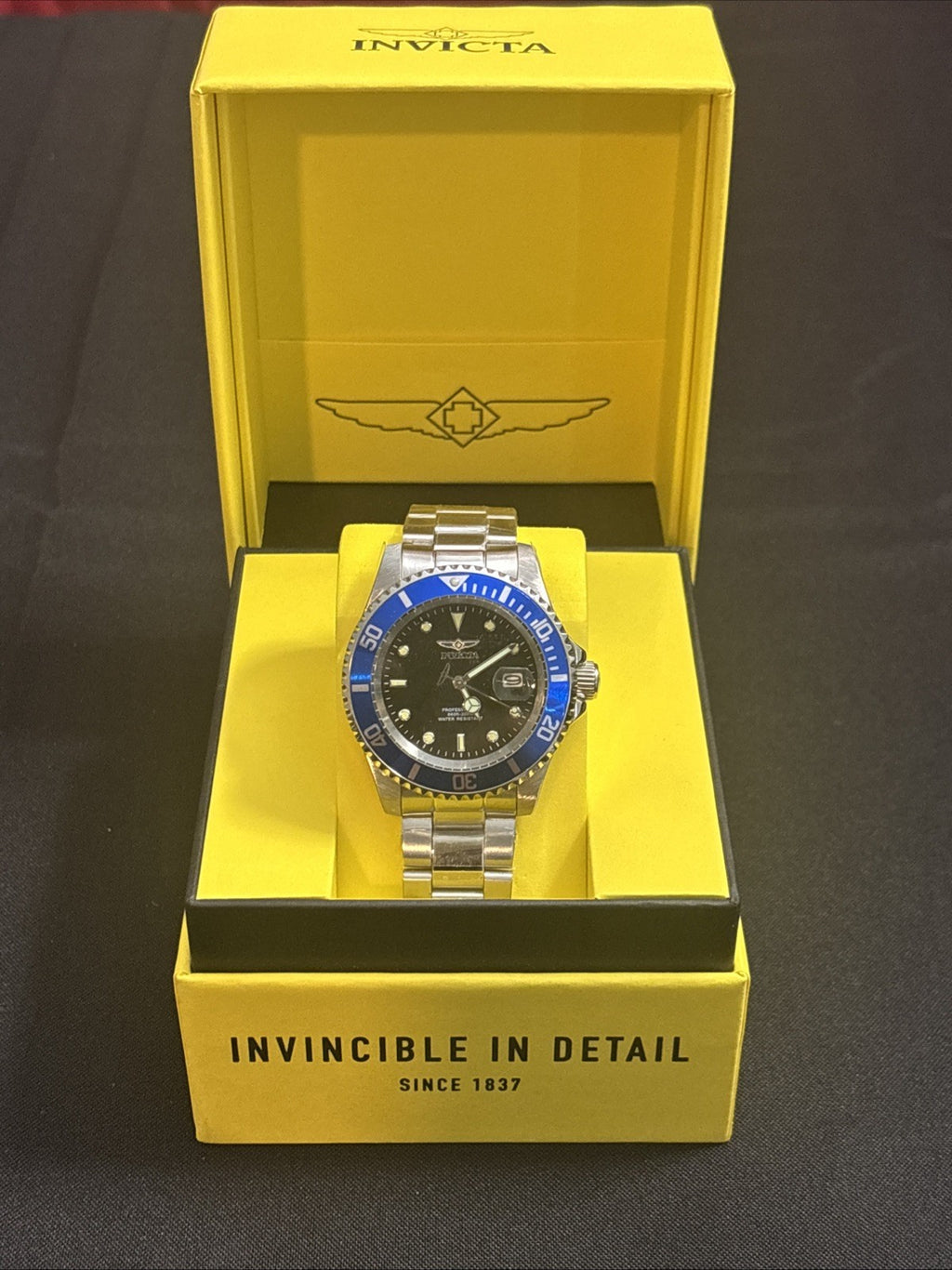 Invicta Blk N Blu pro diver #50940 40mm Mens Watch SS Bracelet