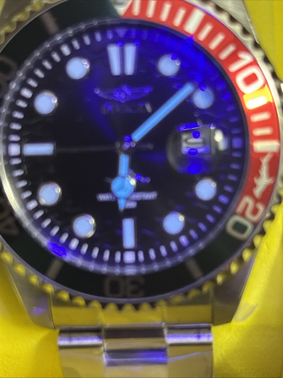 Invictas Popular Green/red Pro Div 44708 43mm Mens Watch On SS Band